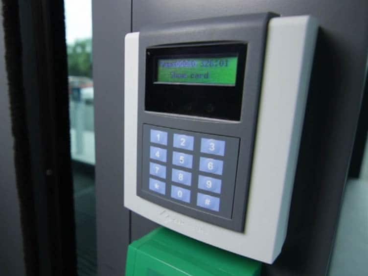 An electronic access control device fitted on a door